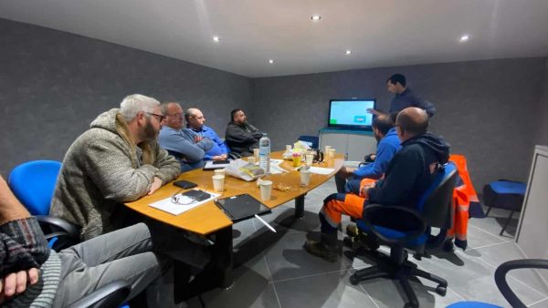 salle de conference dieppe avec groupe de personnes